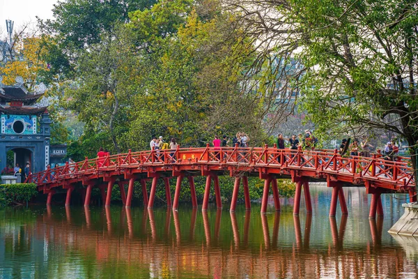 Ханой Витнам Мар 2023 Красная Бригада Мост Хук Озере Хоанхем — стоковое фото
