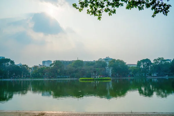 Hoan Kiem Gölü Guom Sword Gölü Sabah Sisli Havada Hanoi — Stok fotoğraf
