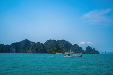 Rock Island Halong Bay, Vietnam, Güneydoğu Asya'da doğal görünümünü. UNESCO dünya mirası. Dağ Adaları'nda Ha uzun Bay. Güzel manzara popüler Asya Simgesel Yapı ünlü hedef Vietnam