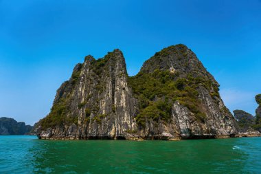 Rock Island Halong Bay, Vietnam, Güneydoğu Asya'da doğal görünümünü. UNESCO dünya mirası. Dağ Adaları'nda Ha uzun Bay. Güzel manzara popüler Asya Simgesel Yapı ünlü hedef Vietnam