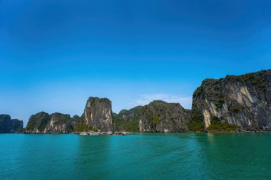 Rock Island Halong Bay, Vietnam, Güneydoğu Asya'da doğal görünümünü. UNESCO dünya mirası. Dağ Adaları'nda Ha uzun Bay. Güzel manzara popüler Asya Simgesel Yapı ünlü hedef Vietnam