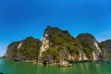 Rock Island Halong Bay, Vietnam, Güneydoğu Asya'da doğal görünümünü. UNESCO dünya mirası. Dağ Adaları'nda Ha uzun Bay. Güzel manzara popüler Asya Simgesel Yapı ünlü hedef Vietnam