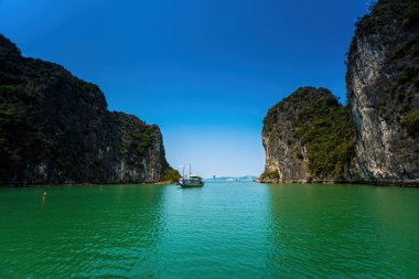 Rock Island Halong Bay, Vietnam, Güneydoğu Asya'da doğal görünümünü. UNESCO dünya mirası. Dağ Adaları'nda Ha uzun Bay. Güzel manzara popüler Asya Simgesel Yapı ünlü hedef Vietnam