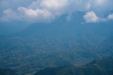 Kedi Köyü 'nün güzel manzarası, Sapa' nın dağlık bir kültürel köyü. Pirinç tarlaları (pirinç tarlaları). Popüler turist gezisi merkezi.
