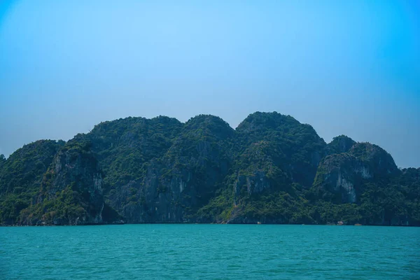 Festői Kilátás Rock Island Halong Bay Vietnam Délkelet Ázsiában Unesco — Stock Fotó