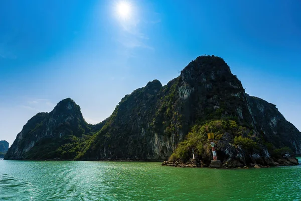 Stock image Scenic view of rock island in HaLong Bay, Vietnam, Southeast Asia. UNESCO World Heritage Site. Mountain islands at Ha Long Bay. Beautiful landscape Popular asian landmark famous destination of Vietnam