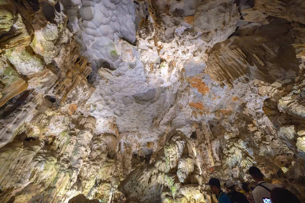 Lindo Flowstone Estalactites Thien Cung Cave Heavenly Palace Cave Halong — Fotografia de Stock