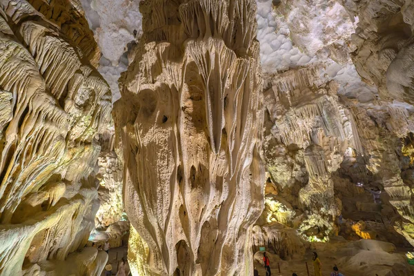 Hermosa Piedra Flujo Estalactitas Cueva Thien Cung Cueva Del Palacio — Foto de Stock