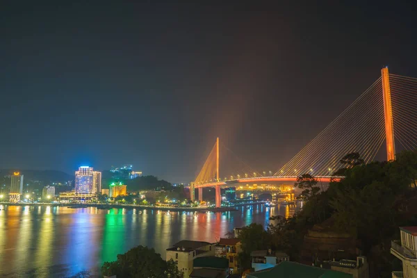 Bai Chay Jembatan Lampu Malam Berkilauan Dua Semenanjung Terhubung Hon — Stok Foto