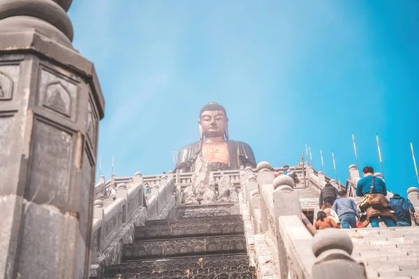 Paesaggio Con Statua Buddha Gigante Sulla Cima Del Monte Fansipan — Foto Stock