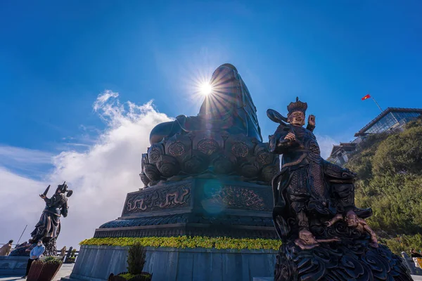 Landschap Met Giant Boeddha Standbeeld Top Van Berg Fansipan Sapa — Stockfoto
