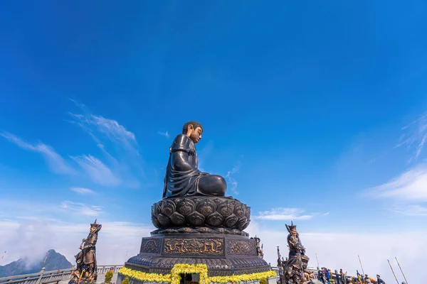 Paesaggio Con Statua Buddha Gigante Sulla Cima Del Monte Fansipan — Foto Stock