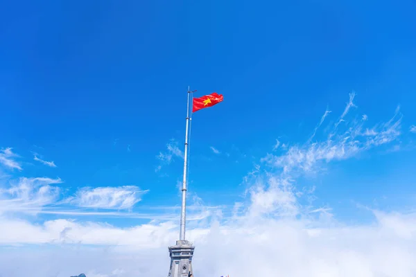 Enfoque Las Banderas Vietnam Cima Del Monte Fansipan Cumbre Del —  Fotos de Stock