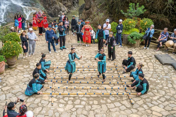 stock image Lao Cai, VIETNAM - MAR 12 2023: Group of beautiful H'mong boy and girls dancing in a festival in Cat Cat Village, SaPa.