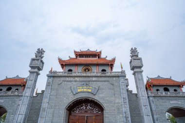 PHU THO, VIET NAM MAR 13 2023: Hung King Temple, Phu Tho Eyaleti, Vietnam. Geleneksel festival gününde