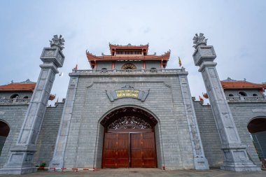 PHU THO, VIET NAM MAR 13 2023: Hung King Temple, Phu Tho Eyaleti, Vietnam. Geleneksel festival gününde