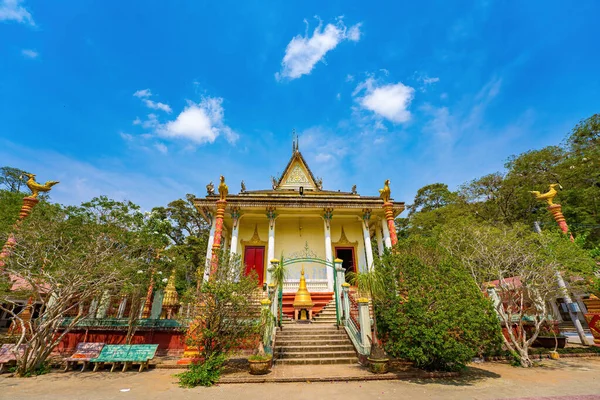 旅游和景观概念 高棉人古塔建筑的最高视图 高棉塔的主要大厅也是由越南特拉温省的杭州塔或潮坑洲坦塔呼叫的 — 图库照片