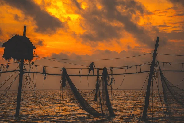 Silhouette Fishermen Casting Nets Fishing Poles Sunrise Traditional Fishermen Prepare — Stock Photo, Image
