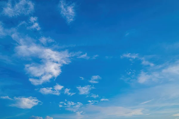 Bella Vista Del Cielo Blu Con Nuvole All Alba Parzialmente — Foto Stock