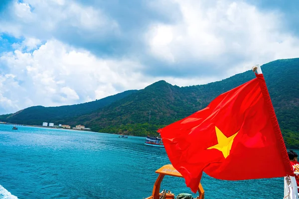 Drapeau Vietnam Drapeau Rouge Avec Une Étoile Flottant Sur Navire — Photo
