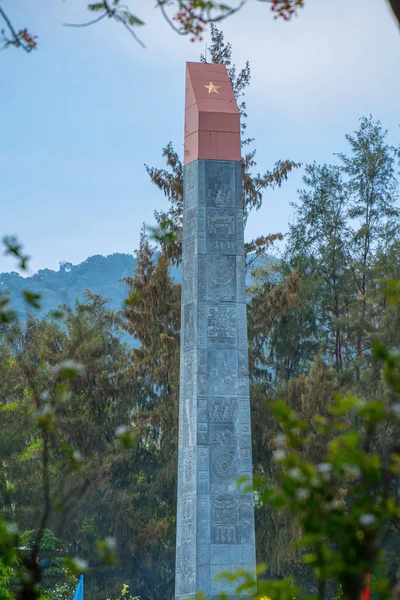 坑洞坟场 纪念在越南信岛监狱中死亡的反叛者和囚犯的坟场 — 图库照片