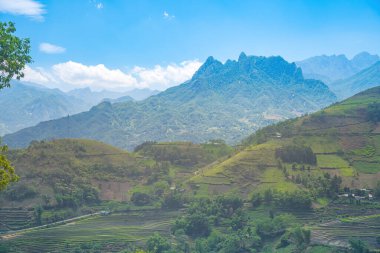 Muong Hum, Y Ty, Lao Cai, Vietnam 'daki pirinç teraslarının hava görüntüsü. Vietnam 'ın manzara manzarası, Muong Hum' un kalbi pirinç tarlaları. Muhteşem pirinç tarlaları. Dikilmiş panorama çekimi