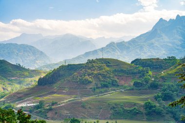 Muong Hum, Y Ty, Lao Cai, Vietnam 'daki pirinç teraslarının hava görüntüsü. Vietnam 'ın manzara manzarası, Muong Hum' un kalbi pirinç tarlaları. Muhteşem pirinç tarlaları. Dikilmiş panorama çekimi