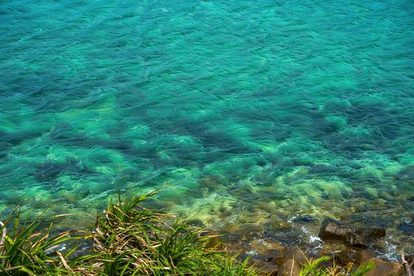 Letecký Pohled Mořské Vlny Fantastické Skalnaté Pobřeží Krásný Čistý Podvodní — Stock fotografie