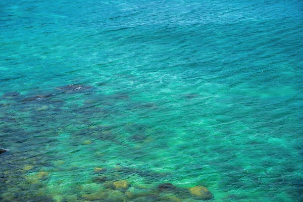 Вид Воздуха Морские Волны Фантастическое Скалистое Побережье Красивая Прозрачная Подводная — стоковое фото