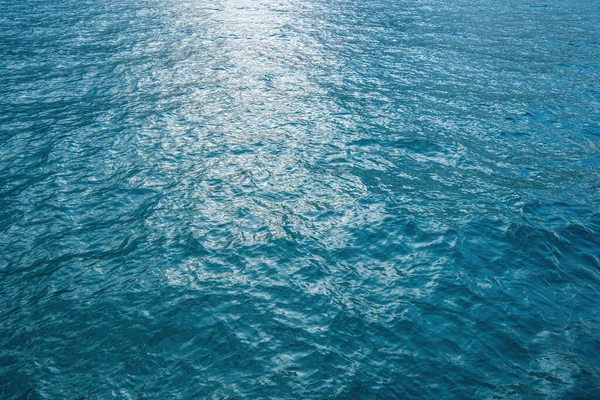 Τροπικά Νερά Παραλίας Νερό Του Ήλιου Αντανακλά Κυματισμούς Στο Φως — Φωτογραφία Αρχείου