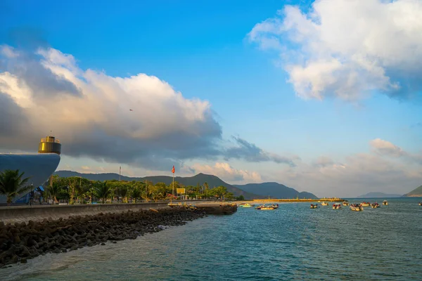 새로운 급행선은 베트남의 섬에서 서비스를 제공하였다 과푸른 — 스톡 사진