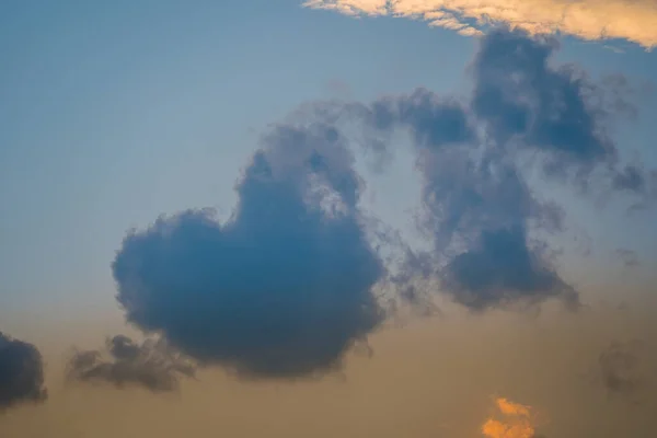 Schöne Aussicht Auf Blauen Himmel Mit Wolken Bei Sonnenaufgang Leicht — Stockfoto