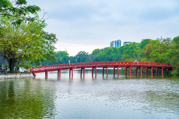 ハノイ ベトナム 2023年5月8日 赤い橋 ホアンキム湖のフック橋 彼のハノイの歴史的中心部にある湖 ベトナムの首都 — ストック写真