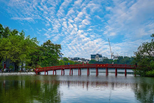 Noi Vietnam Maggio 2023 Ponte Rosso Ponte Huc Nel Lago — Foto Stock