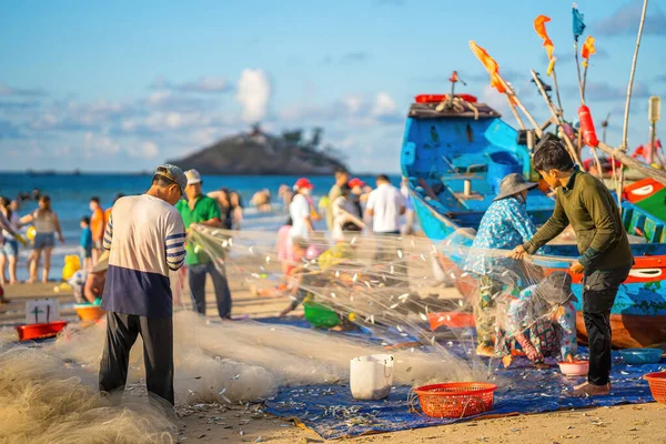 Vung Tau Vietnam Mayo 2023 Pescador Lanzando Red Amanecer Atardecer — Foto de Stock