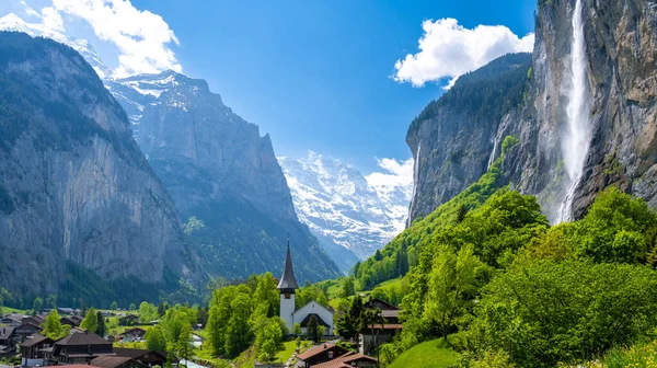 Úžasné Alpské Údolí Obci Lauterbrunnen Švýcarsku — Stock fotografie
