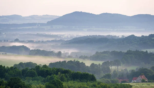 Widok Mgliste Wzgórza Górach Kaczawskich Polsce — Zdjęcie stockowe
