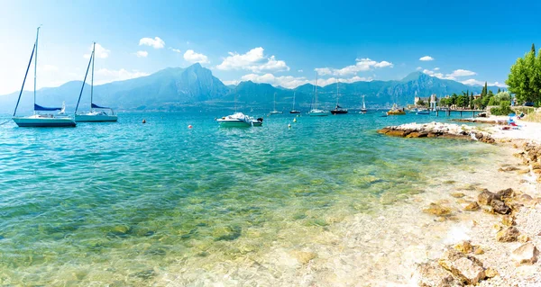 Pláž Jezera Garda Itálii — Stock fotografie