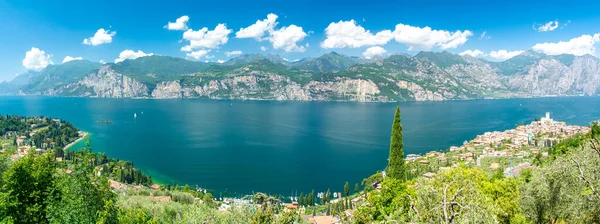 Vista Panorámica Del Lago Garda Sobre Ciudad Malcesine Italia — Foto de Stock