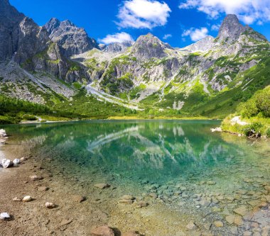 Slovakya 'daki Tatra dağlarındaki inanılmaz dağ Zelene pleso