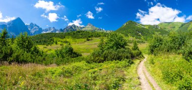 Slovakya 'daki yüksek Tatra dağlarında inanılmaz dağ patikaları