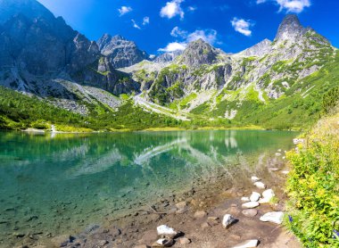Slovakya 'daki High Tatra dağlarında Zelene pleso Gölü
