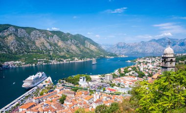 Karadağ 'ın eski Kotor kentinin manzarası