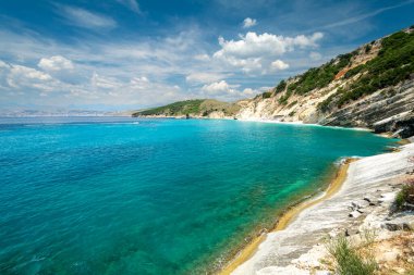 Arnavutluk 'ta Saranda ile Ksamil arasındaki güzel sahil