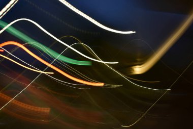 Sokaktan gelen neon ışıkları ile soyut arkaplan