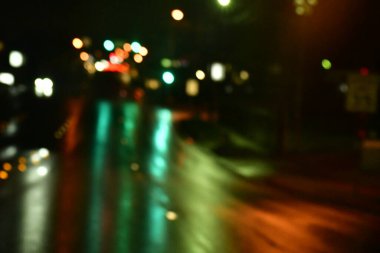 Yağmurdan sonra şehrin Bokeh ışıklarının soyut arkaplanı.