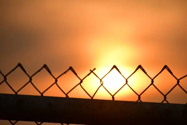 Zincirde gün batımı.