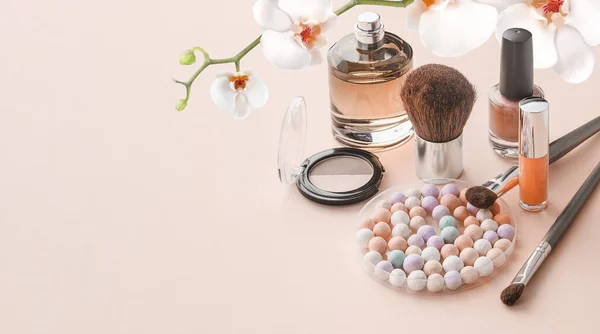 Güzellik Kozmetik Ürünlerinin Arka Planı Pastel Ten Rengi Arka Planda — Stok fotoğraf