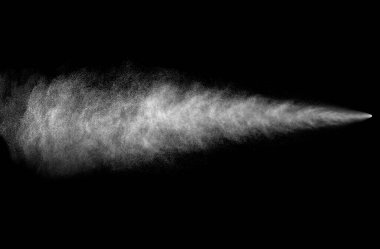 Siyah arkaplandaki aerosol kutusundan sprey akışı.