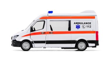 Oyuncak acil ambulansın yan görüntüsü, tıbbi ve sağlık medyası için ideal.